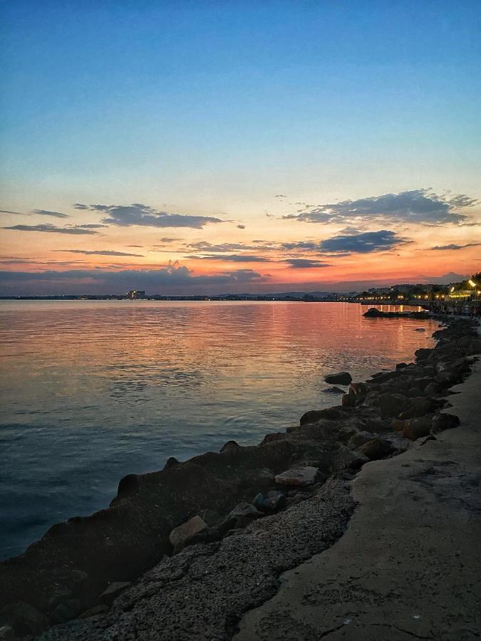 Sea View Apartment With Free Parking Pomorie Eksteriør bilde